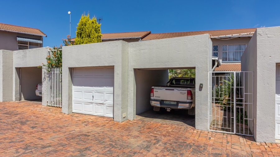 3 Bedroom Property for Sale in Kroonheuwel Free State